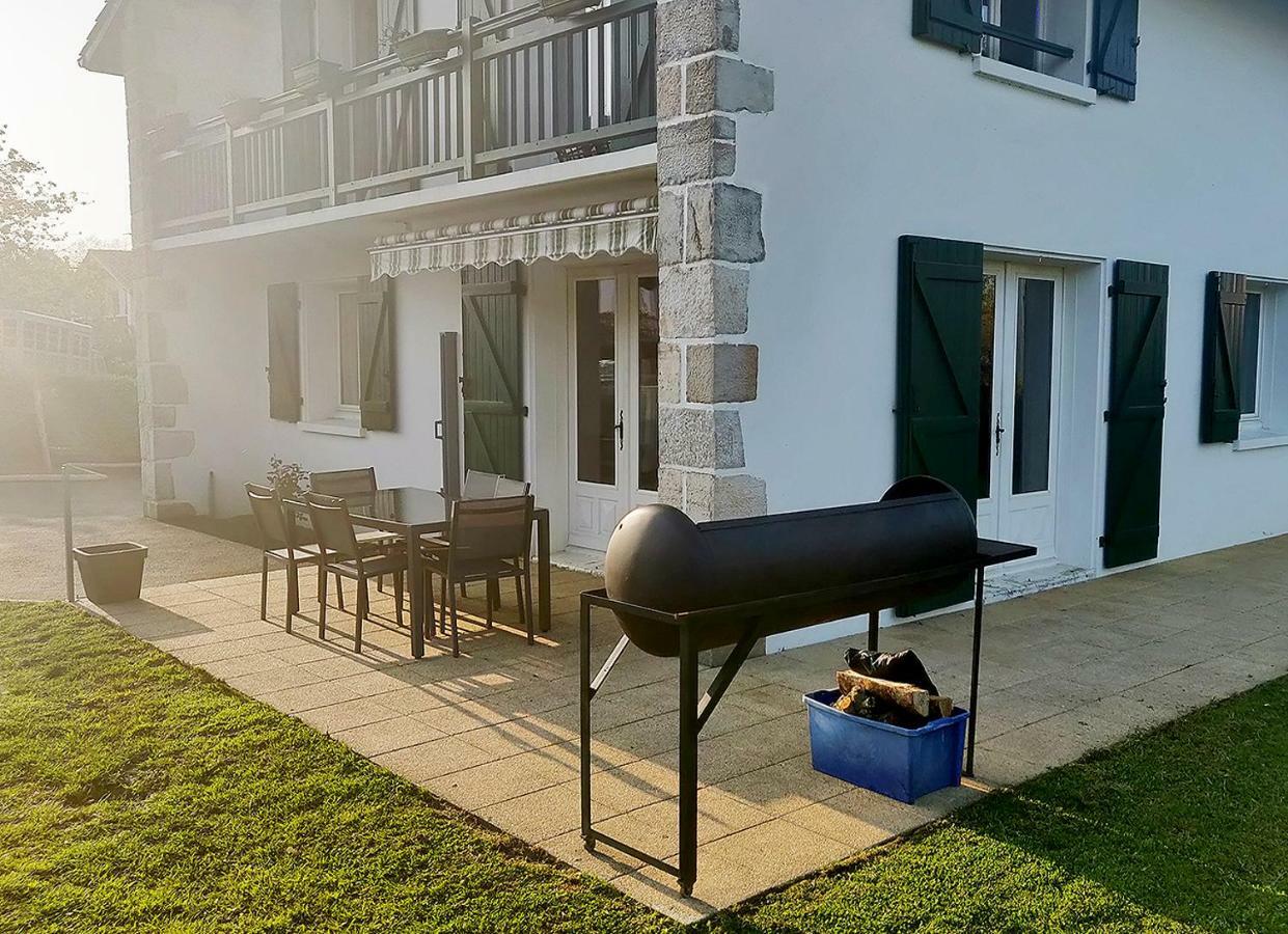 Emeki Emeki Apartment Еспелет Екстериор снимка